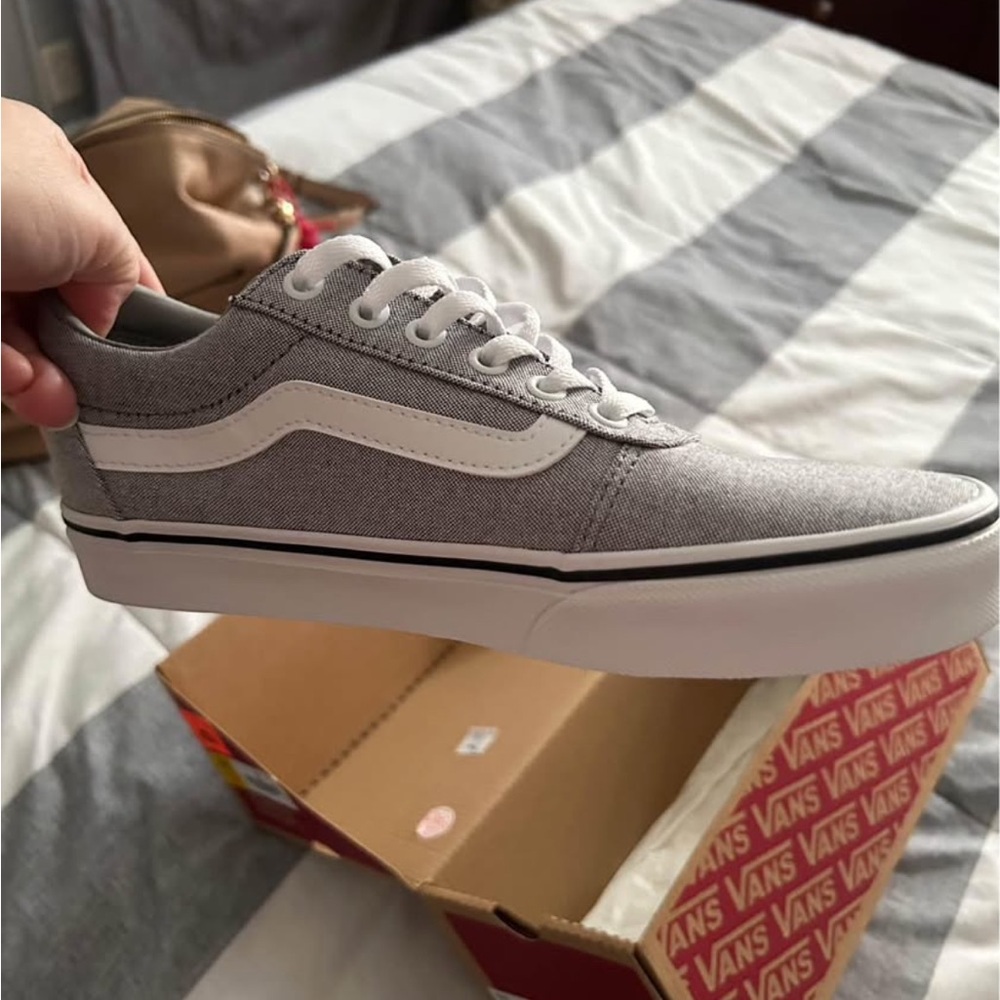 Women’s Vans size 8 brand new